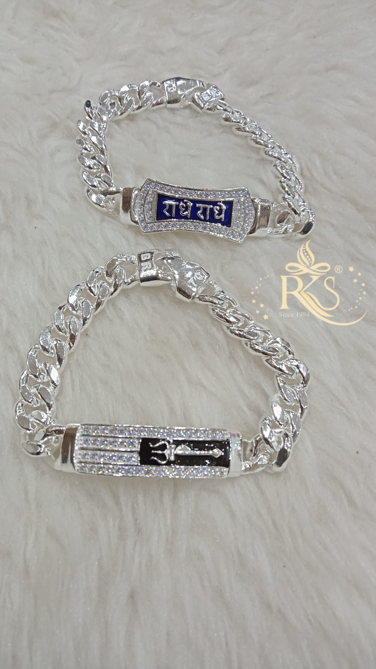 Picsart_23-09-29_18-06-43-393