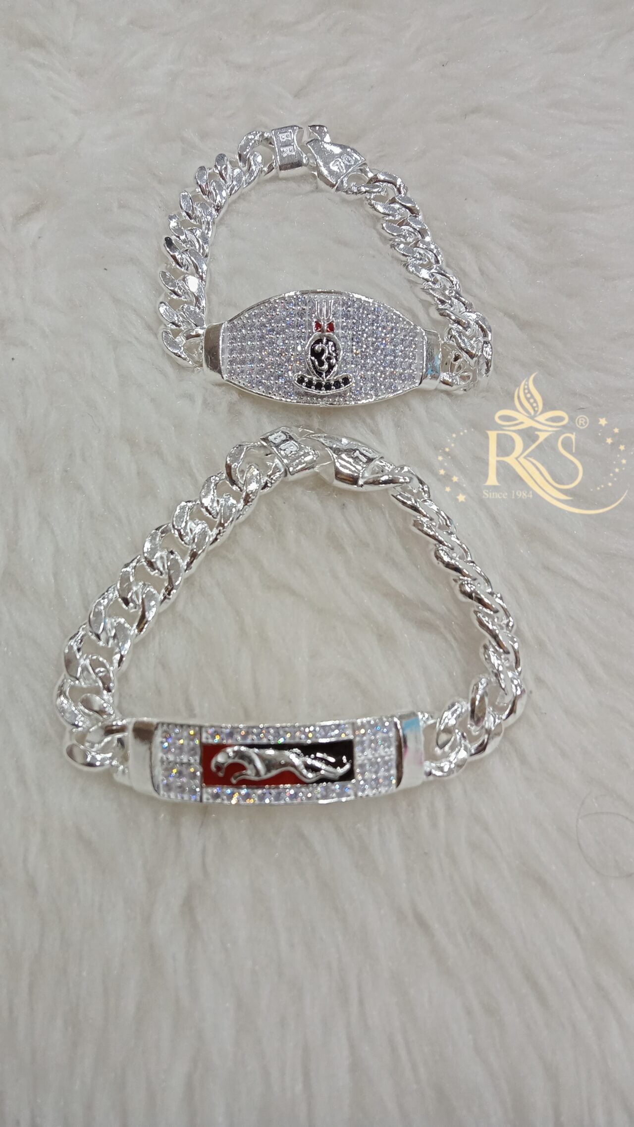 Picsart_23-09-29_18-09-57-469