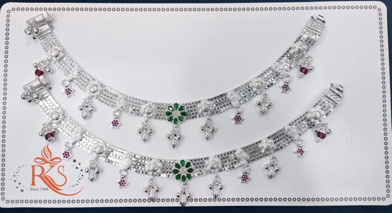 Picsart_23-12-29_11-28-52-446